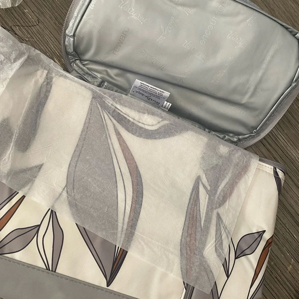 Thirty-One Insulated Bucket tote. - Picture 3 of 4